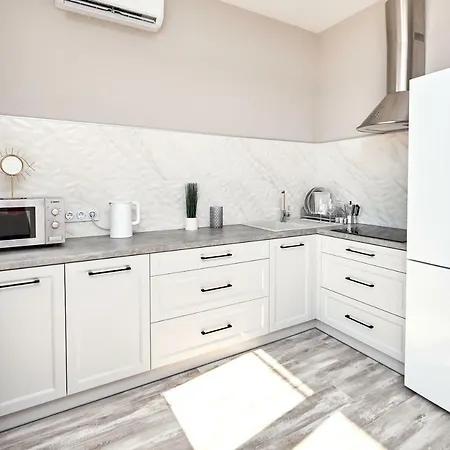 Apartment Жк Пятая Жемчужина, Кадорр Архитекторская,Таирова 1 Ком Odesa